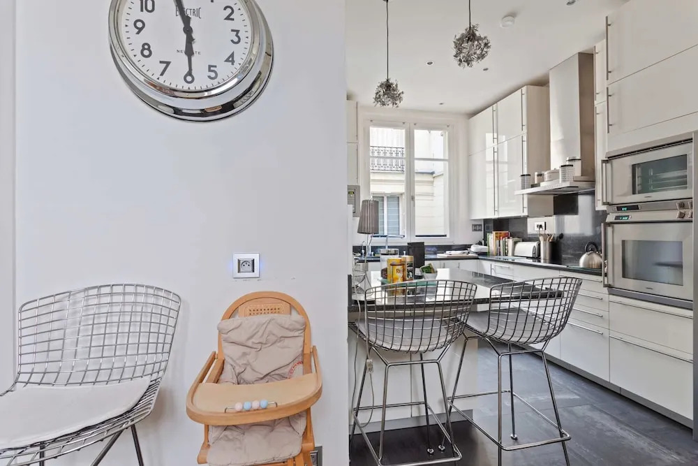 Beautiful Lavish Apartment for 6 in Paris VII by Guestready