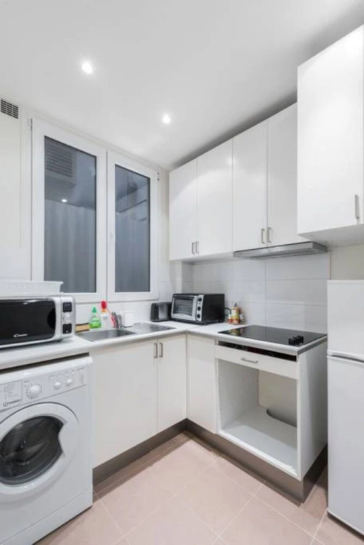 1 Bedroom Flat Near The Eiffel Tower