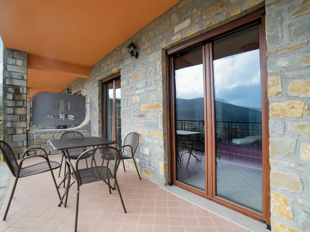 Hill View Apartment in Bosco With Terrace