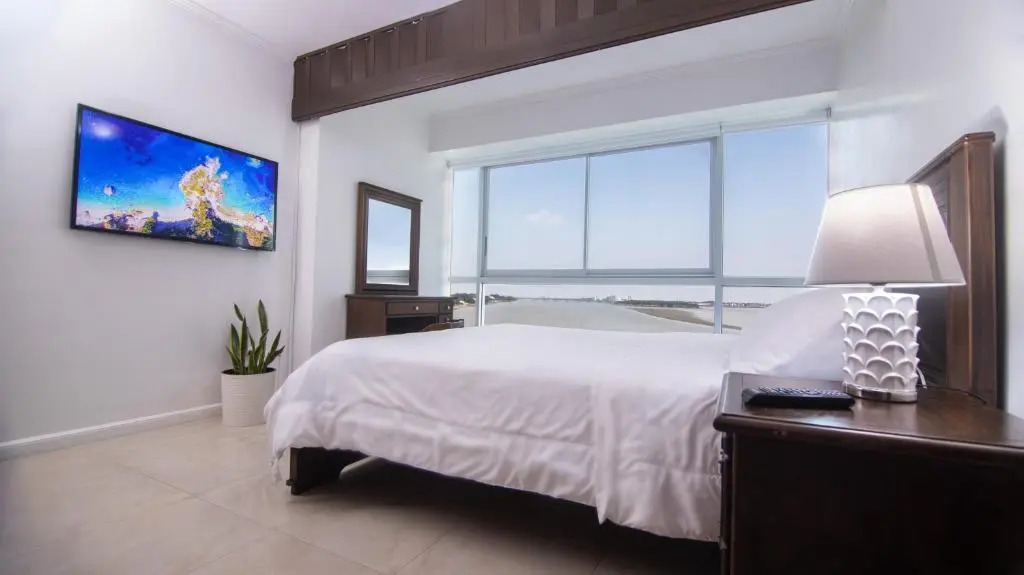 Riverfront I, piso 6, suite vista al rio, Puerto Santa Ana, Guayaquil