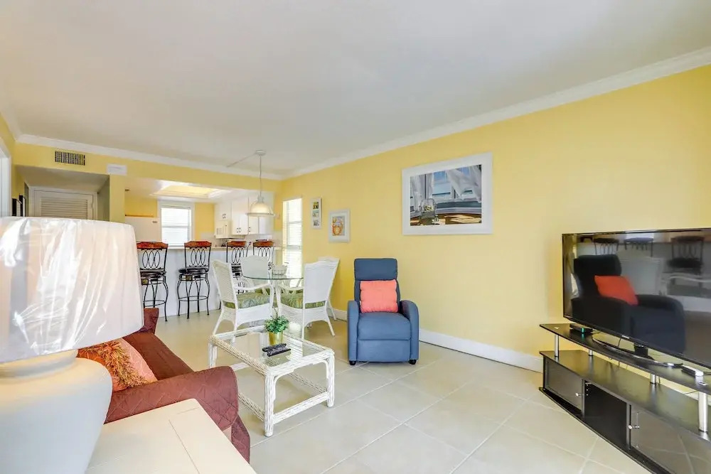 Longboat Key Resort Escape - Walk to the Beach!