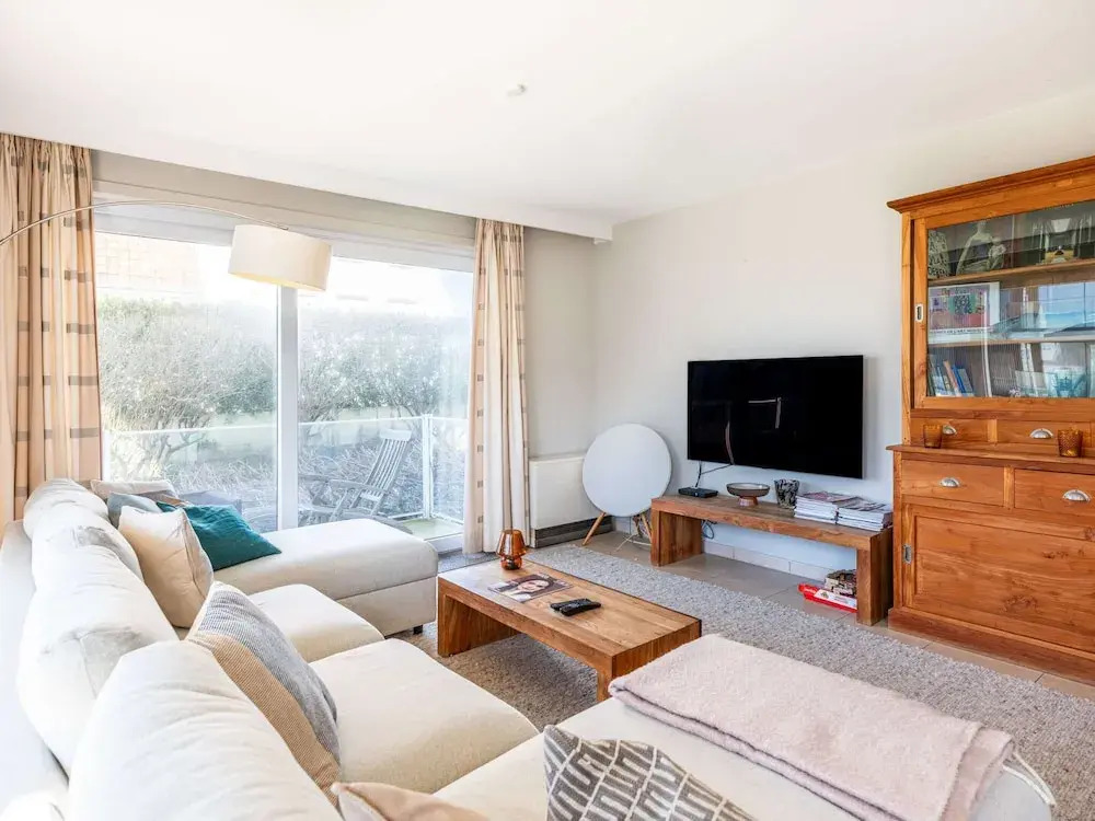 Gold 01 Within Walking Distance of the Beach