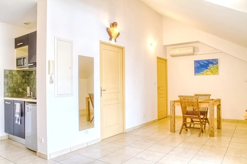 Studio in Saint-gilles les Bains, With Wonderful Mountain View, Furnished Balcony and Wifi