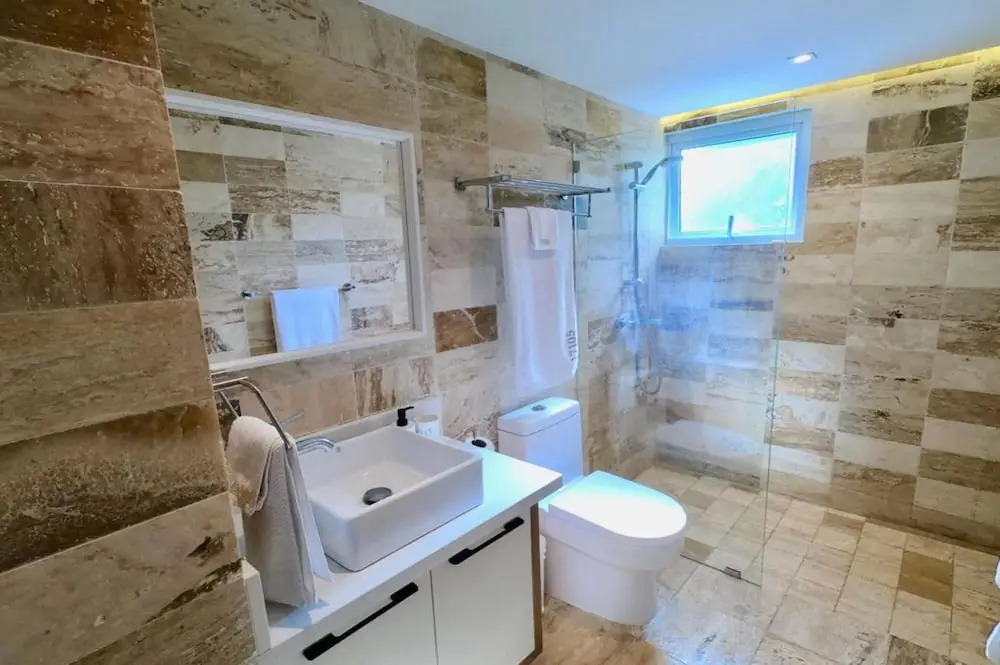 Wonderful 2-br Beach Front Apartment at Emotions