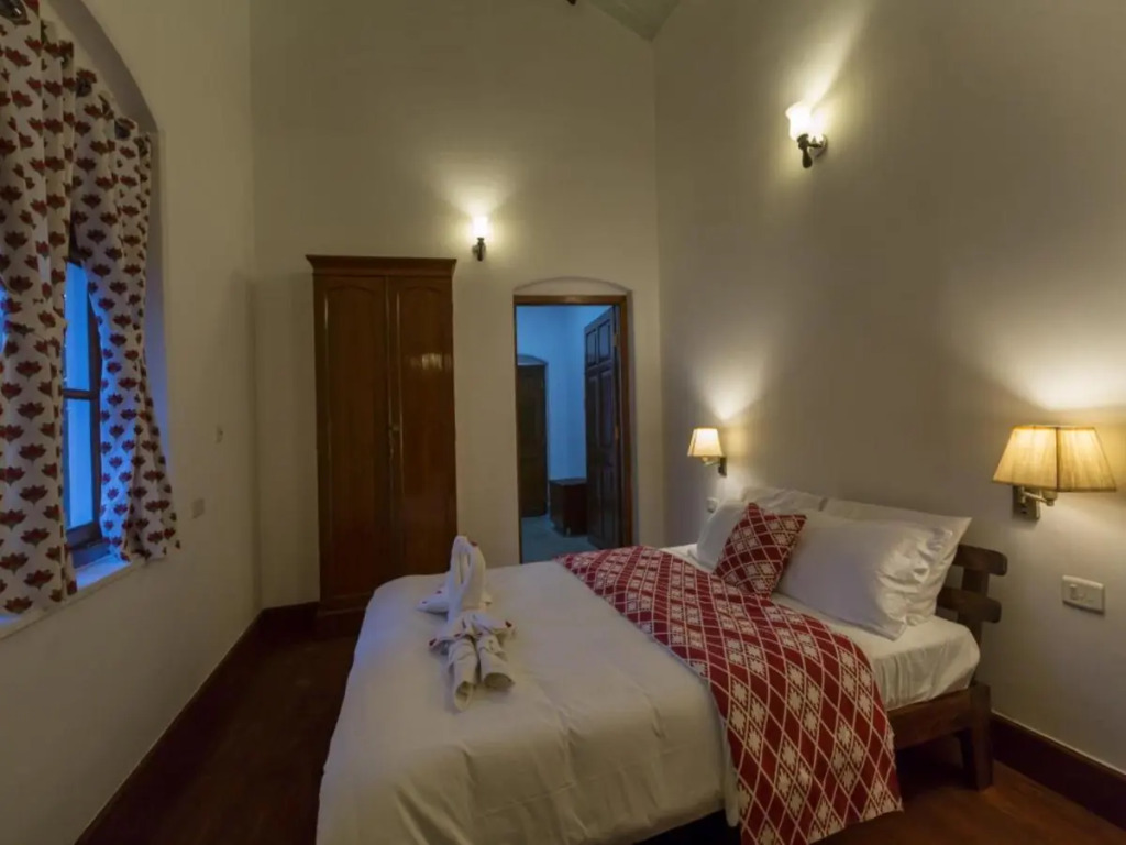 SaffronStays Milton Abbott Estate - 2BR colonial-era bungalow with garden, golf course views & bonfire nights near Ooty Golf Club
