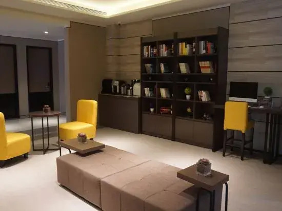 Homeinn Plus Hotel (Beijing Station, Guangjinmen Subway Station Branch)