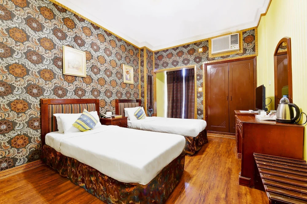 Capital O 125 Moon Plaza Hotel