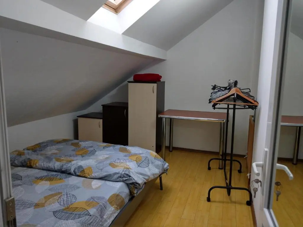 Apartament 5 camere cu balcon Costinesti plaja 5 minute Nucilor 6