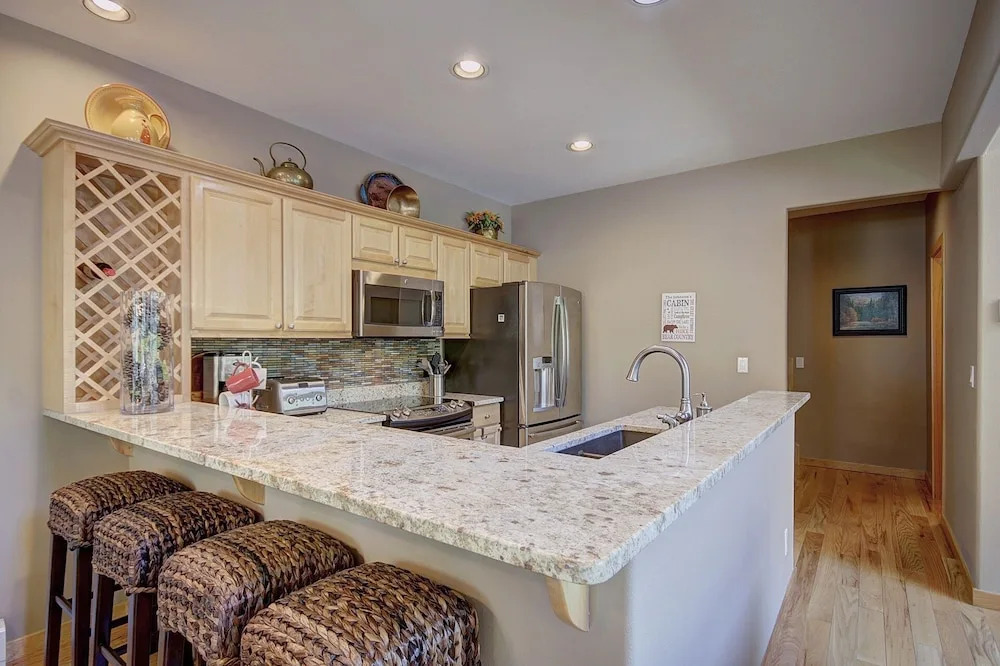 Tall Pines Lodge 4 Bedroom Townhouse by RedAwning
