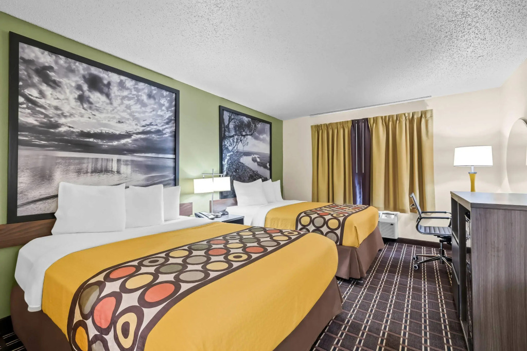 Super 8 by Wyndham Watertown WI