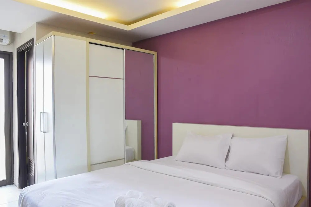Homey and Simply Studio Room at Kebagusan City Apartment
