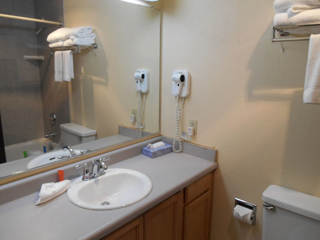 GuestHouse Inn & Suites Eugene / Springfield