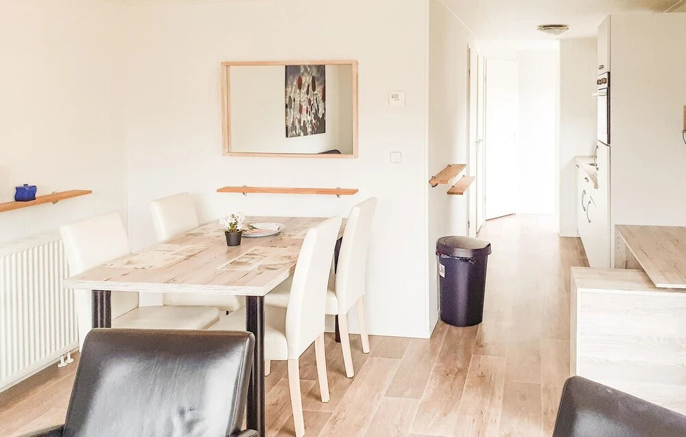 Gorgeous Home In Heinkenszand With Wifi
