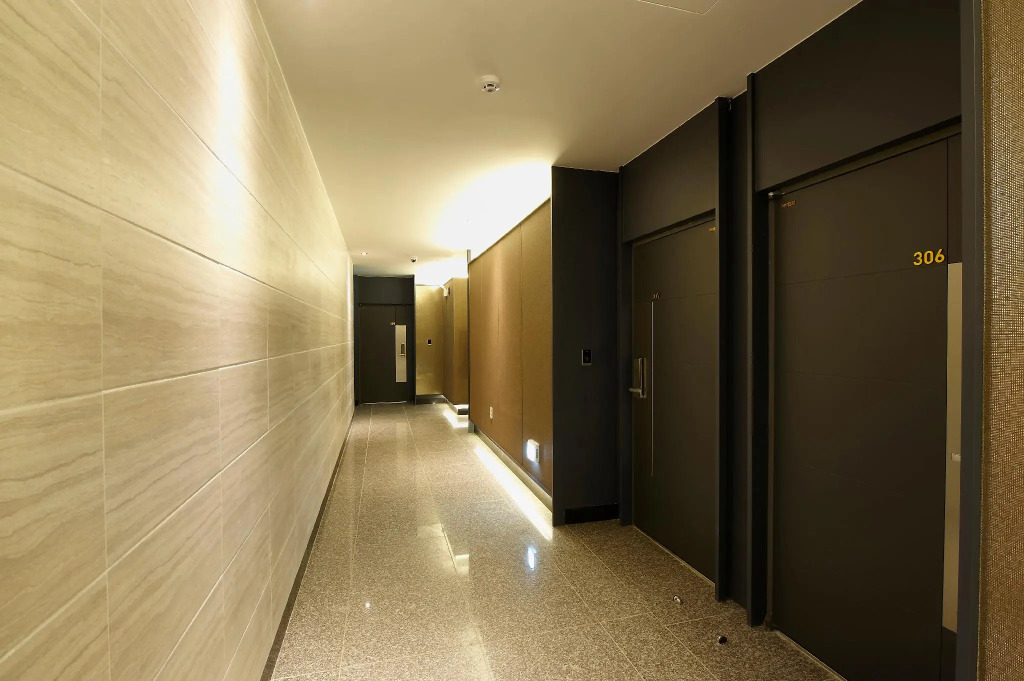 Hotel B