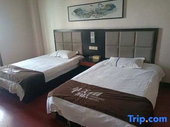 Xinzheng Black Panther Business Hotel (Golden Avenue Black Panther Logistics Park)