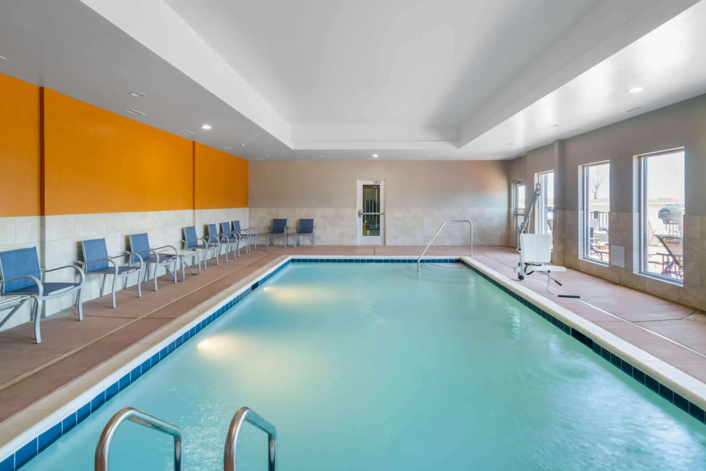 La Quinta Inn & Suites by Wyndham Louisville NE - Old Henry Rd