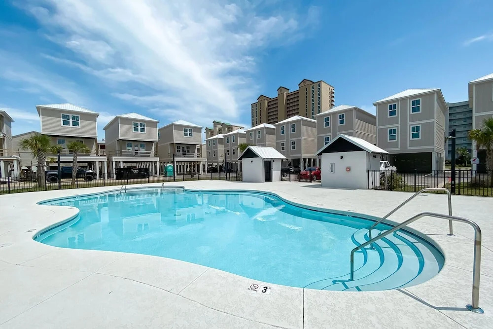 New Listing! Luxury Home, Sleeps 10 w/ Shared Pool