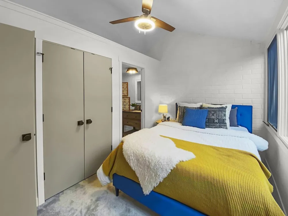 1674 Captain Molly's Hideout! Walk To Slopes! Hottub Pool! 3 Bedroom Condo