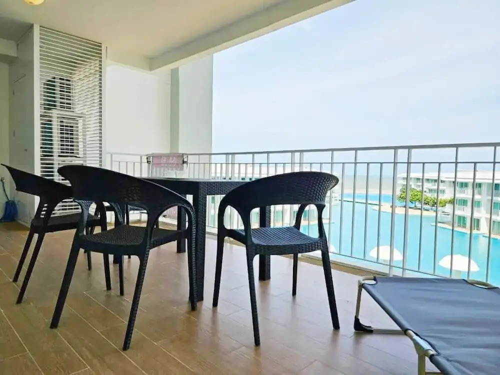 Modern 2-bedroom Condo With Ocean and Pool Views in Cha-am