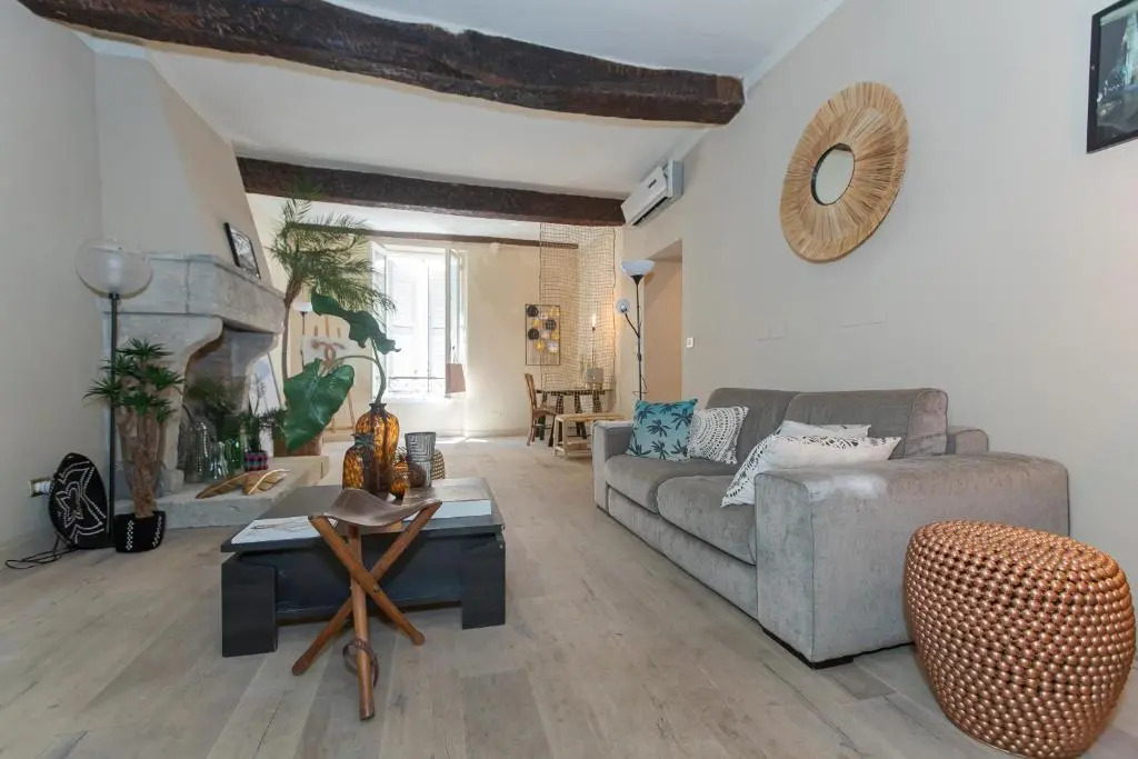 RARE: 110m² climatisés avec terrasse. 2 Chambres