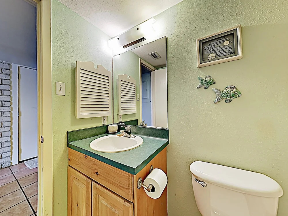New Listing! Coastal-chic - Pool & Balconies 3 Bedroom Condo