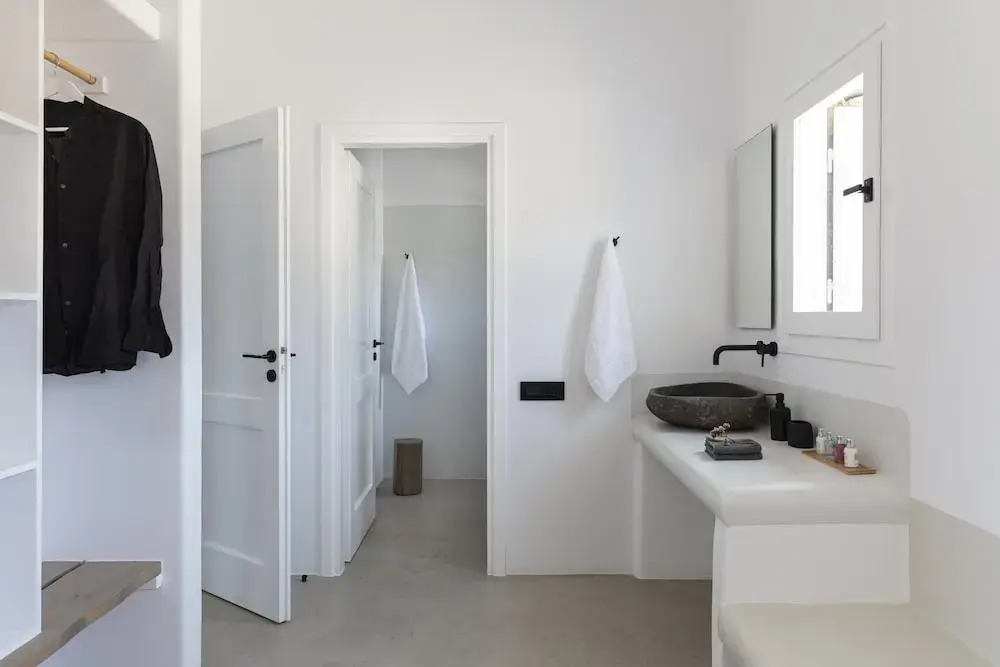 Villa Agapi, 2 min walk to the beach & heated pool, by Red Windmill Villas