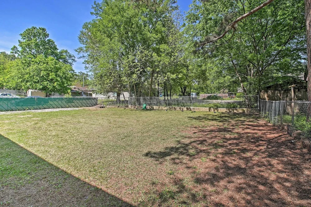 Walk to Oaklawn Racing: Hot Springs Home!
