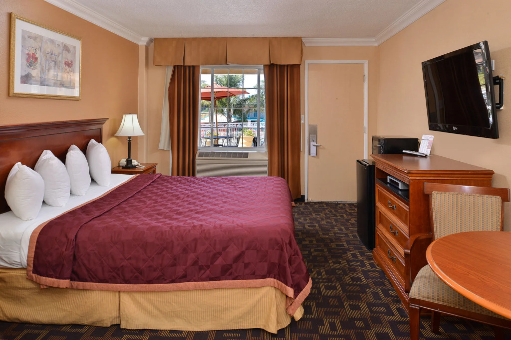 Torch Lite Inn at the Beach Boardwalk