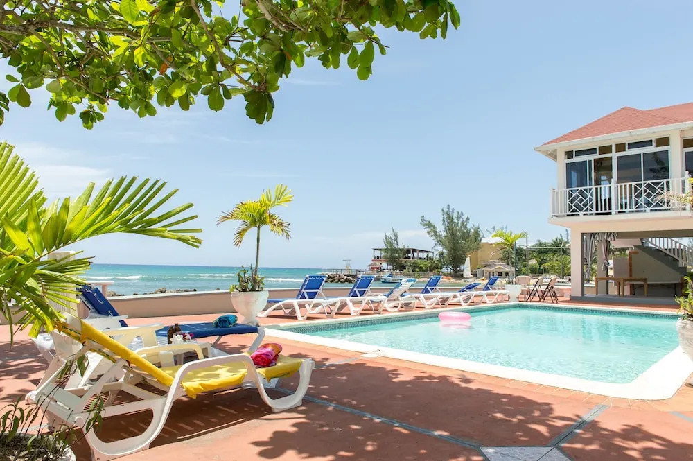 Pipers Cove Resort
