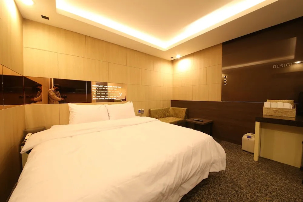 Moonbay Hotel