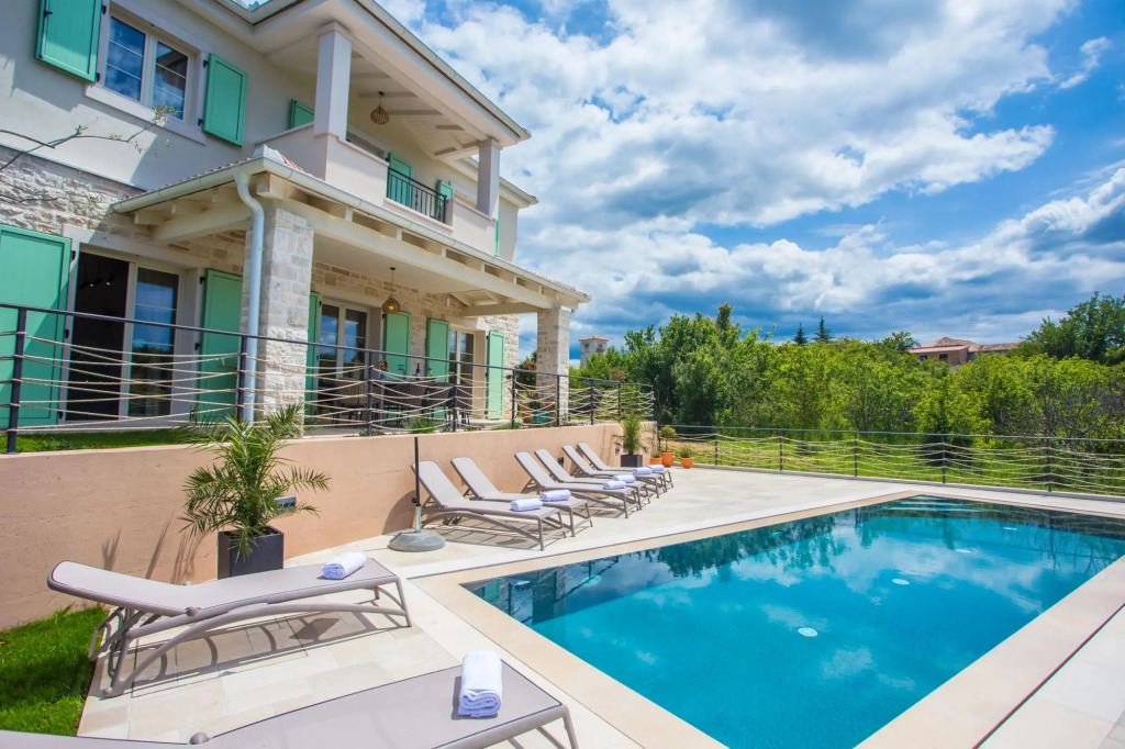 Vita 5 in Visnjan with 4 bedrooms and 4 bathrooms