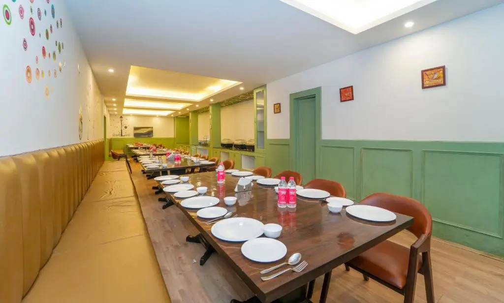 Hotel Glenroy By DLS Hotels