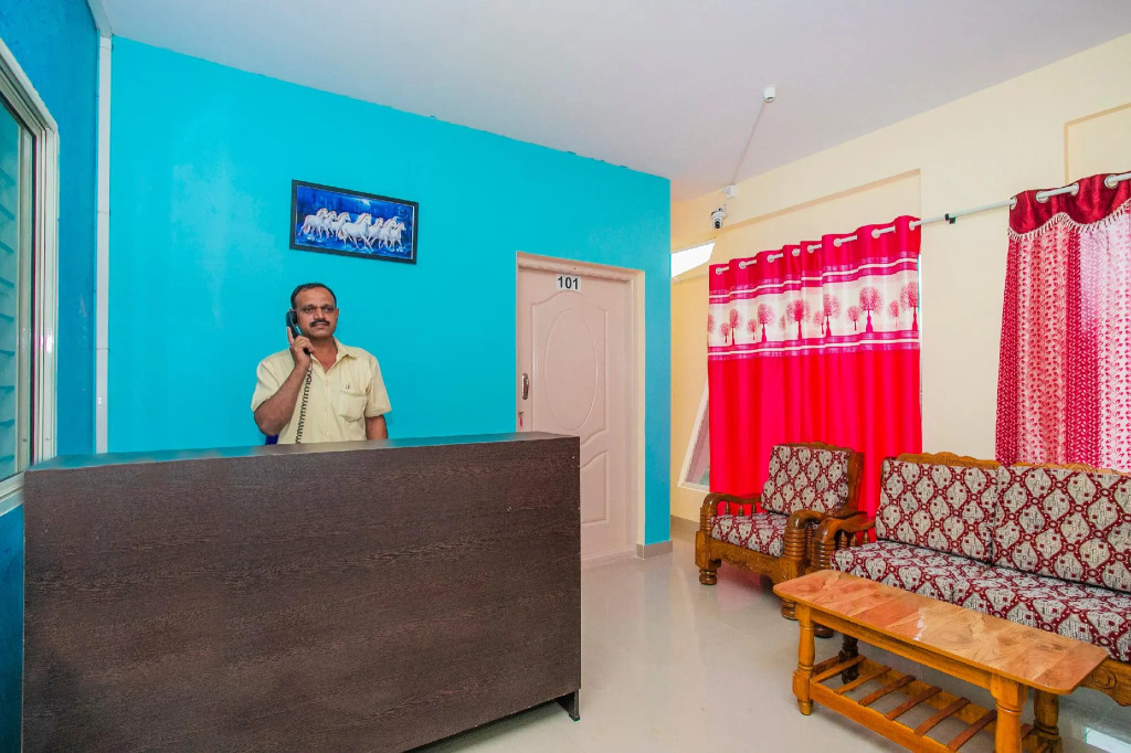 OYO 25032 Seven Hills Guestline