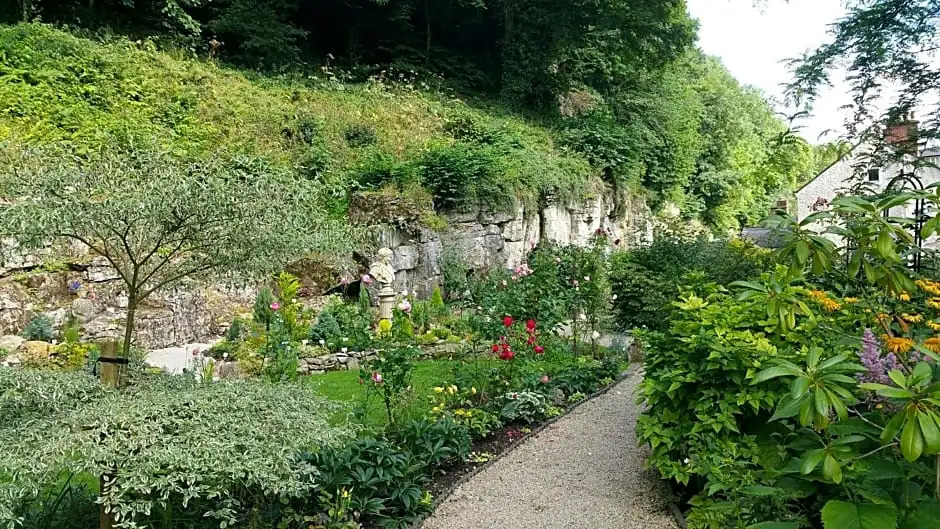 Cascades Gardens