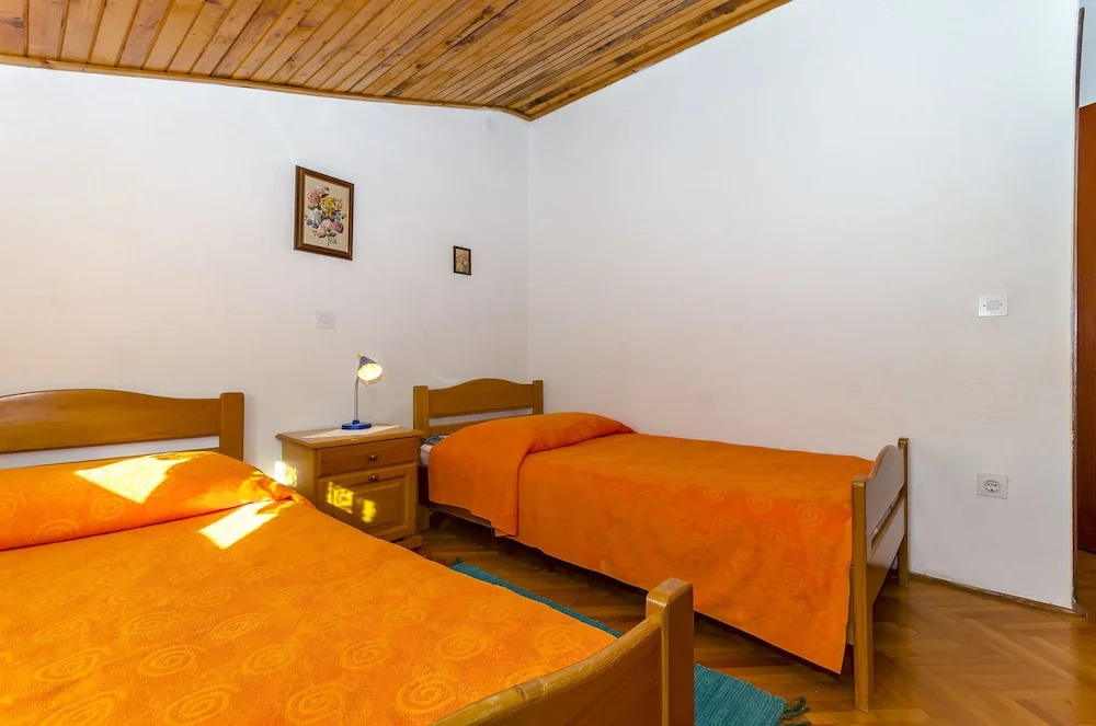 Apartments Villa J i M by the sea
