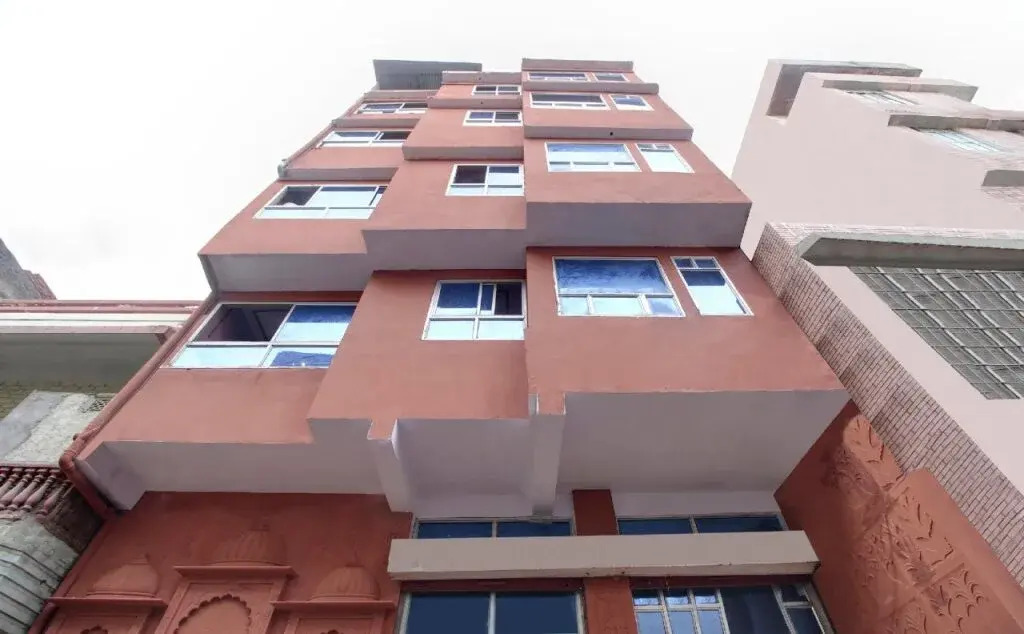 OYO Flagship 46695 Red Tomato Palace Spot On