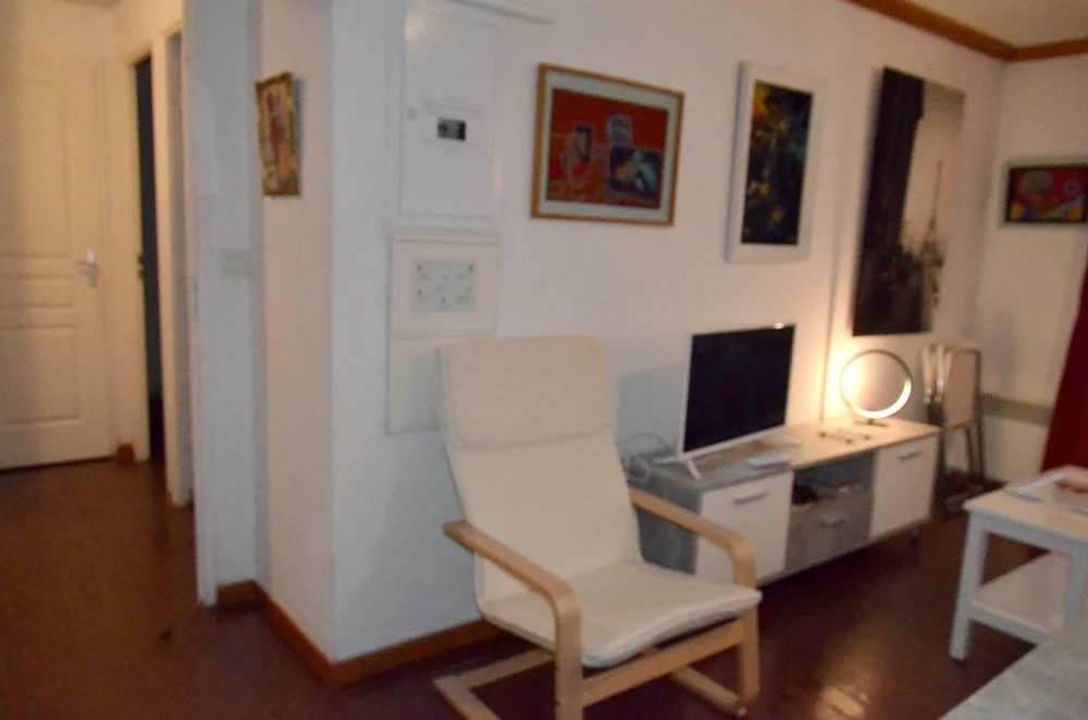 Apartment With 2 Bedrooms in Besse-et-saint-anastaise, With Wonderful Mountain View, Shared Pool and Wifi