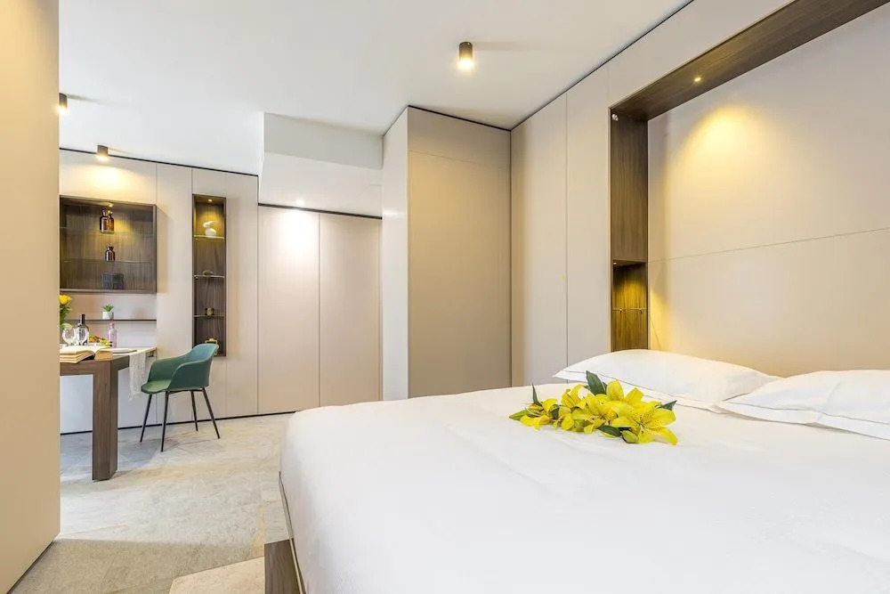 Icon H 503 Suite Micro-living