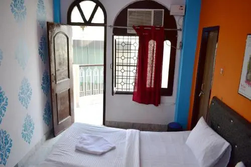 Sandhya Guest House Varanasi Near Ganga River