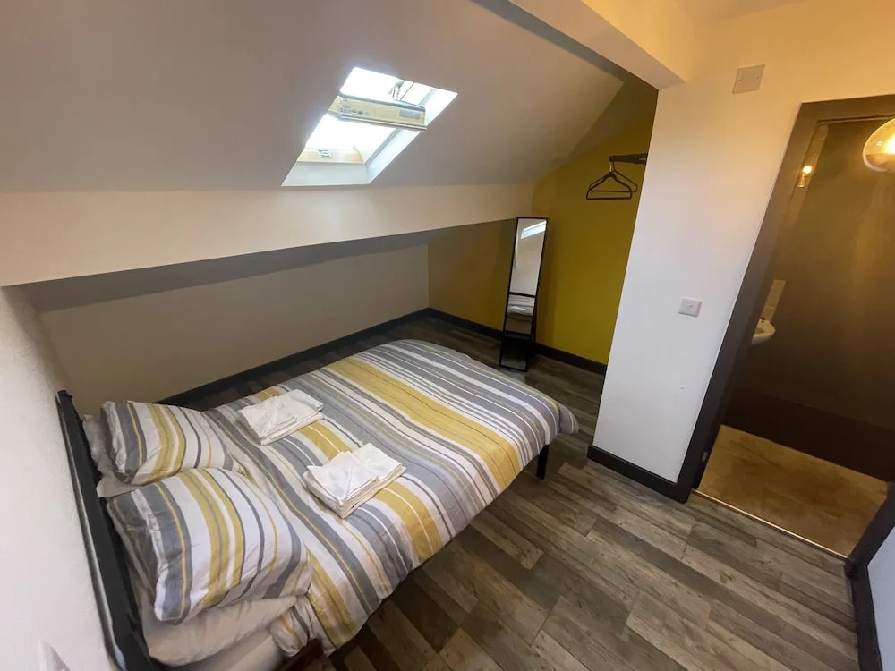 The Willow - Superb Spacious 3 Bed Room Apartment