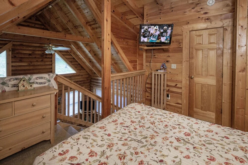 Cozy Creekside by Eagles Ridge Resort