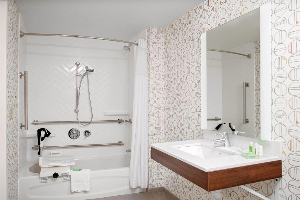 Holiday Inn & Suites Boston Peabody by IHG