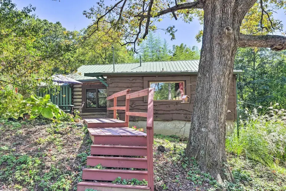Rustic-Yet-Cozy Cabin w/ Patio, 12 Mi to Asheville