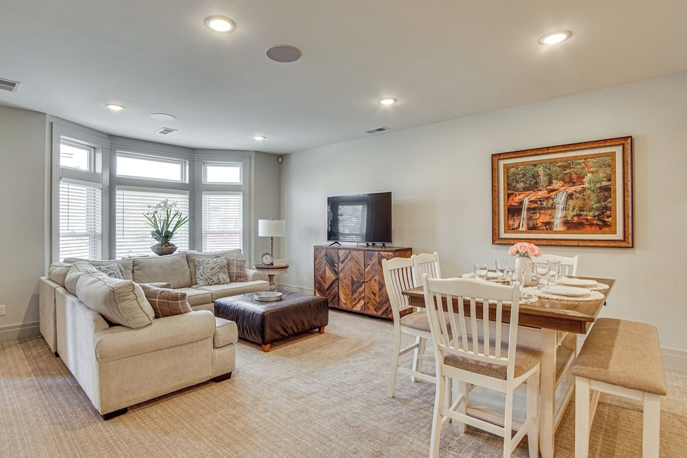 Hike, Golf & Unwind! Mtn-view Cedar City Townhome