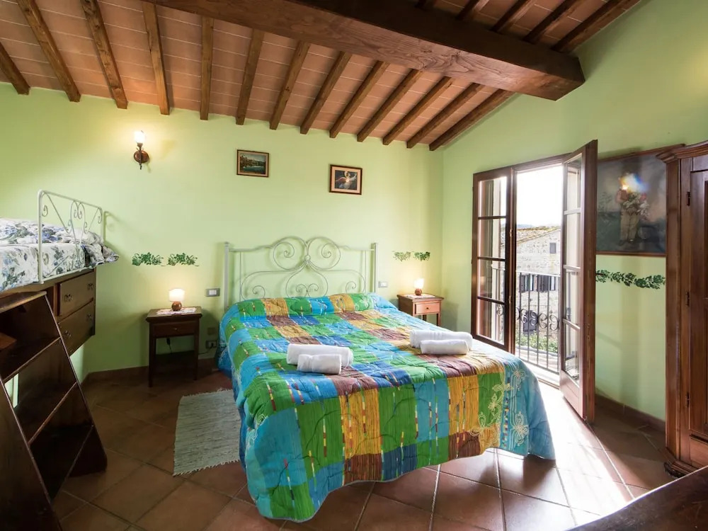 Refreshing Holiday Home in Casole D'elsa With Swimming Pool