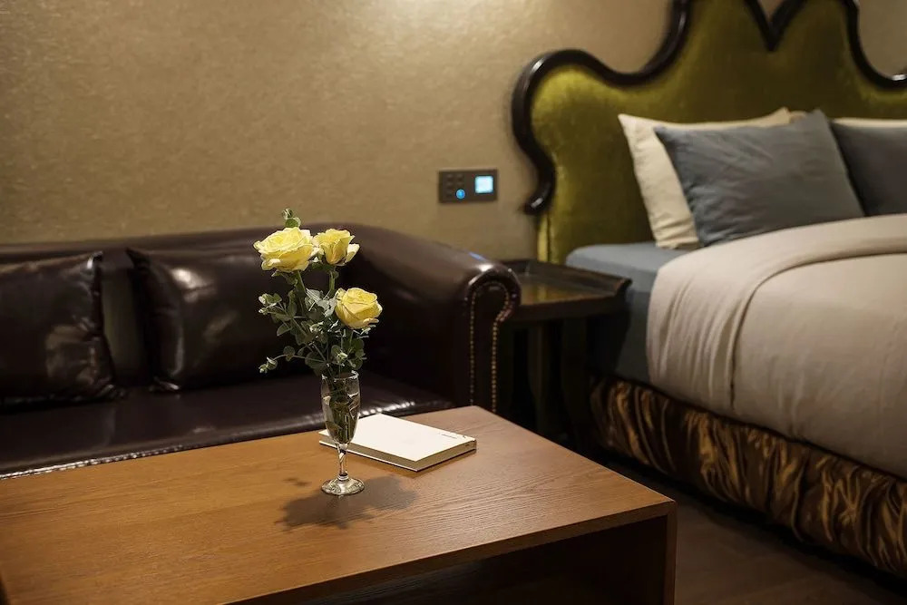 Nineth Hotel
