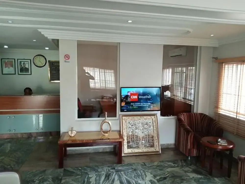 Le Ville Hotel and Suites