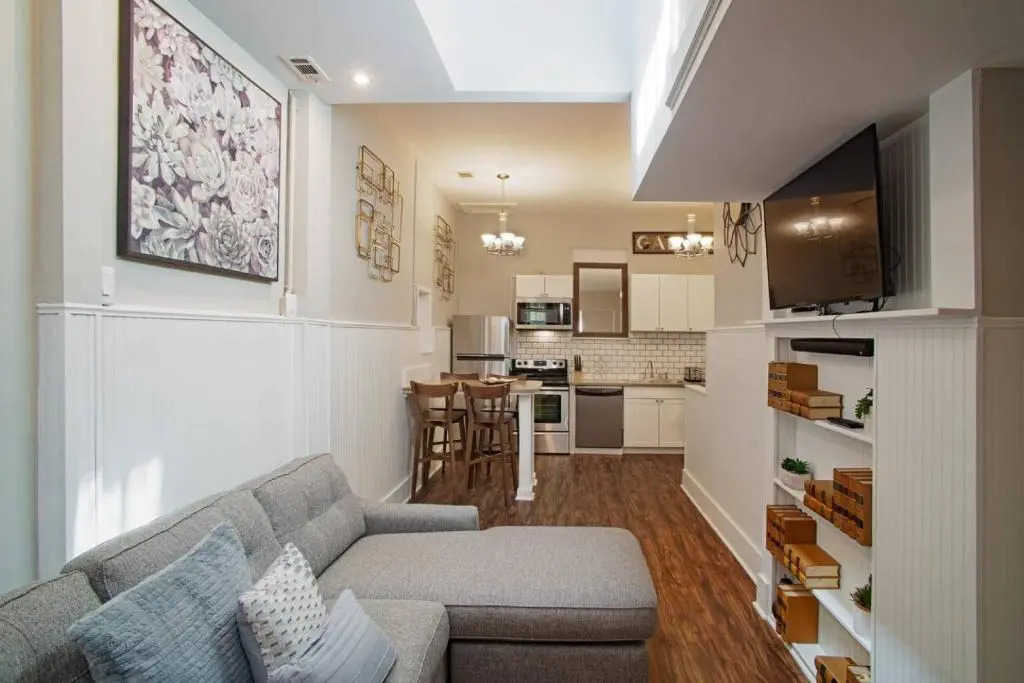 101 E Waldburg - Cozy Cottage Just Off of Forsyth Park