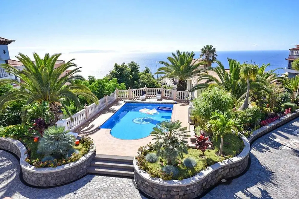 Apartment With one Bedroom in Caniço, With Wonderful sea View, Shared Pool, Enclosed Garden - 1 km From the Beach