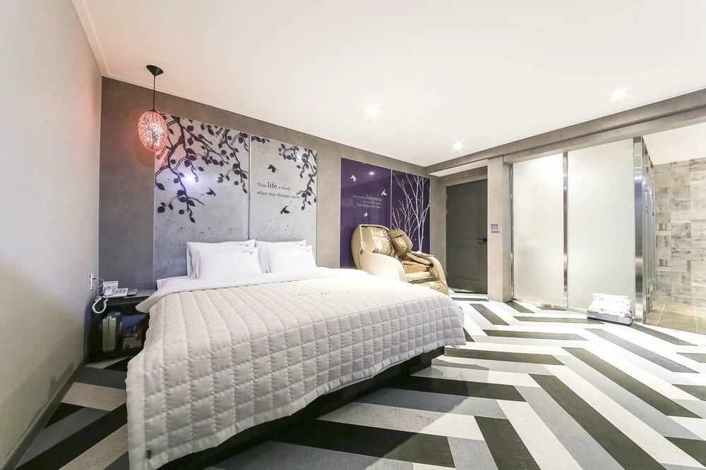Custom Hotel